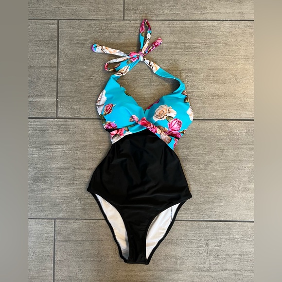 BNWT Cupshe One Piece Swimsuit - Picture 3 of 10